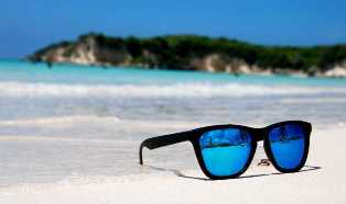 Солнцезащитные аксессуары: выбираем лучшие решения для отдыха на пляже