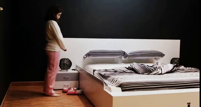 Почему необходимо застилать кровать покрывалом?